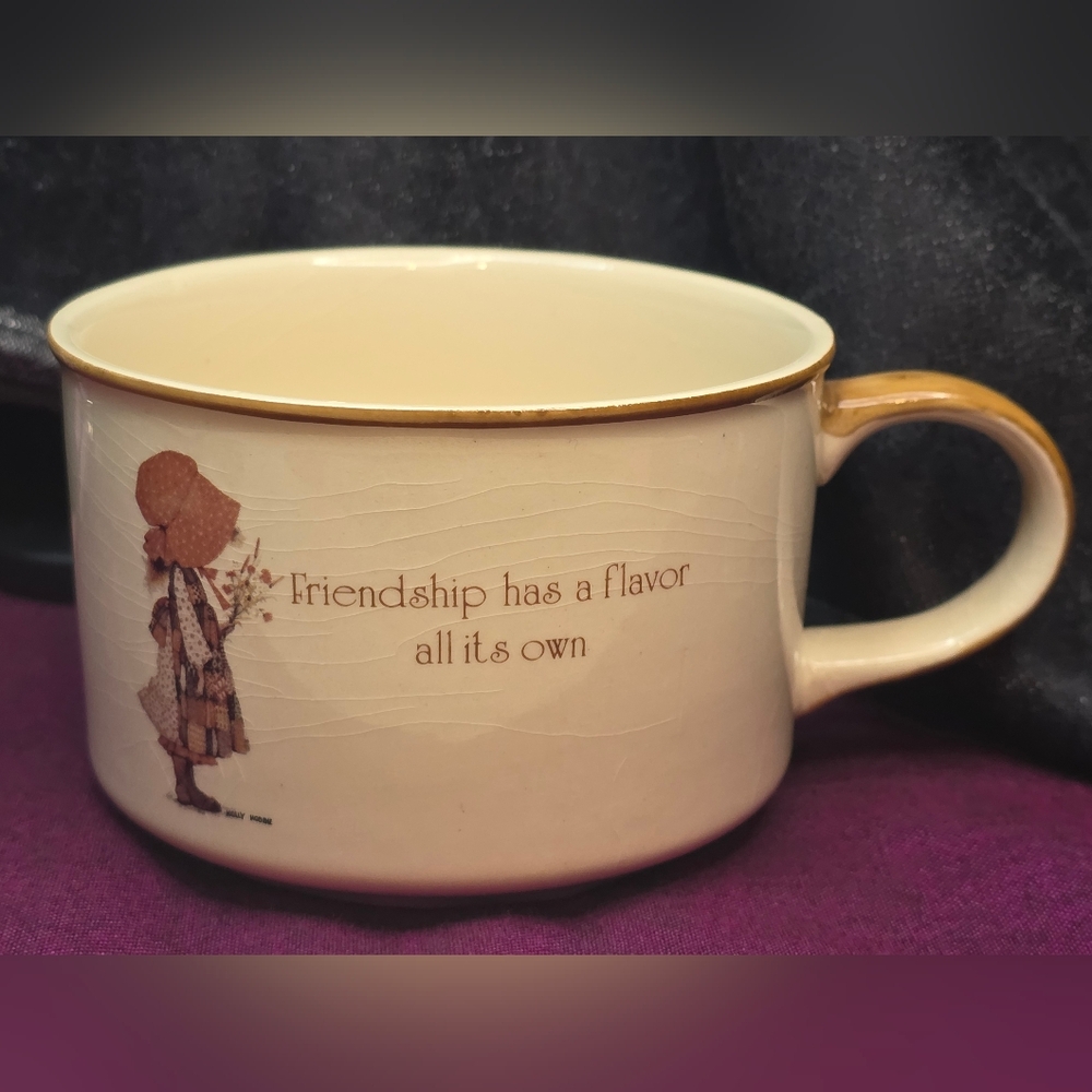 1978 Holly Hobby Pottery Mug “Friendship Has A Flavor All It’s Own” *Rare Design